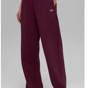 ALO Yoga Accolade Straight Leg Sweatpant in Burgundy Truffle